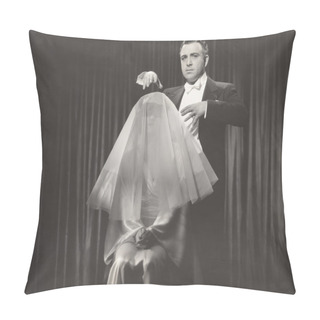 Personality  Man Hypnotizing Woman Pillow Covers