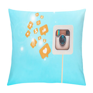 Personality  Card With Instagram Logo And Social Media Icons And Sparkles On Blue Pillow Covers