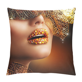 Personality  Luxury Golden Makeup. Beautiful Professional Holiday Make-up Pillow Covers
