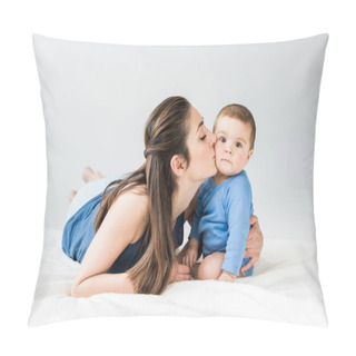 Personality  Young Mother With Child Lying On Bed Pillow Covers