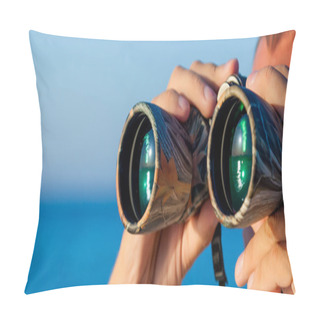 Personality  A Man Is Looking To The Binocular Pillow Covers