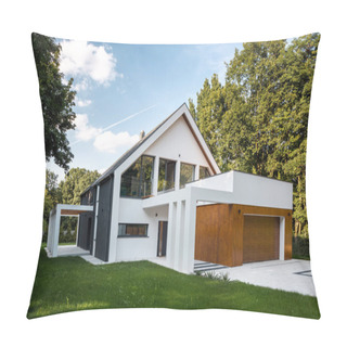 Personality  Modern House With Garage Pillow Covers