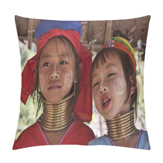 Personality  Thailand, Chiang Mai, Karen Long Neck Hill Tribe Village (Kayan Lahwi), Long Neck Young Girls In Traditional Costumes. Women Put Brass Rings On Their Neck When They Are 5 Or 6 Years Old And Increase T Pillow Covers