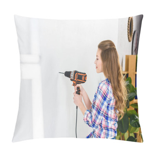 Personality  Side View Of Girl Drilling Wall Pillow Covers