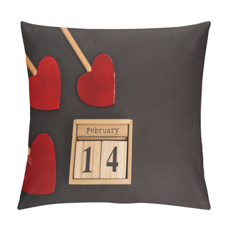 Personality  Top View Of Wooden Calendar With 14 February Lettering Near Heart-shaped Lollipops On Black Pillow Covers