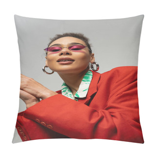 Personality  Young African American Woman In  Pink Sunglasses And Vibrant Attire On Grey Backdrop, Accessories Pillow Covers