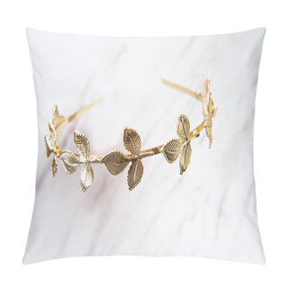 Personality  Golden Laurel Leaf Greek Or Roman Crown On Marble Table Pillow Covers
