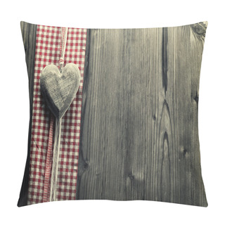 Personality  Big Heart Wood - On Plaid Fabric Pillow Covers