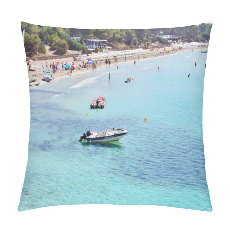 Personality  turquoise water and people on the beach pillow covers