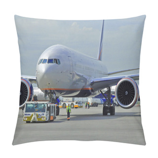 Personality  Boeing 777 Pillow Covers