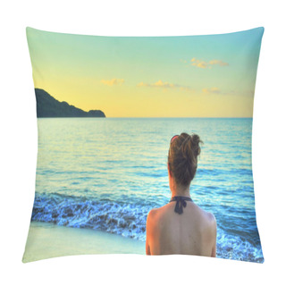 Personality  Woman Looking At Sunset On Beach Pillow Covers