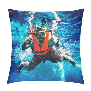 Personality  Man Swimming Underwater Pillow Covers