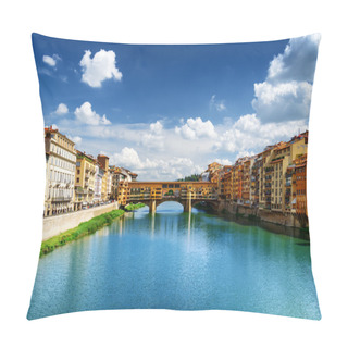 Personality  View Of The Ponte Vecchio And The Arno River, Florence, Italy Pillow Covers