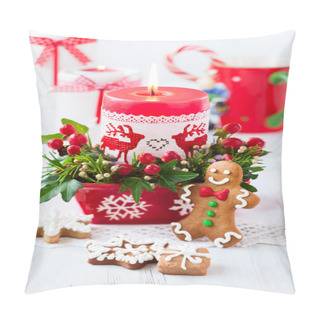 Personality  Christmas Table Decorated With Candle Pillow Covers