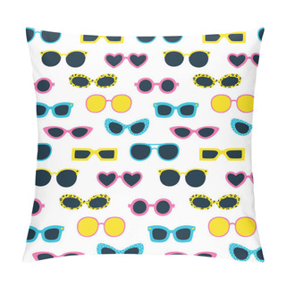 Personality  Vector Seamless Pattern With Sunglasses On A White Background Pillow Covers
