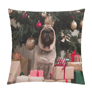 Personality  Pug Sitting Under Christmas Tree Pillow Covers