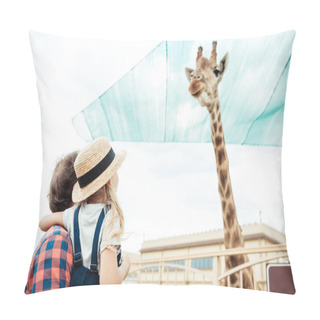 Personality  Family Looking At Giraffe In Zoo Pillow Covers