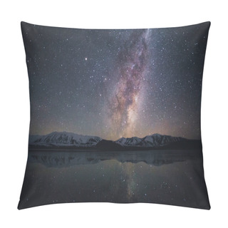 Personality  Milky Way At Lake Tekapo Pillow Covers