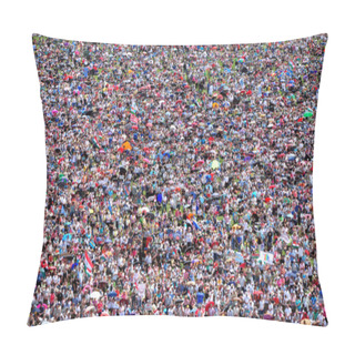 Personality  Blurred Crowd Of People Background Pillow Covers