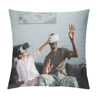 Personality  Handsome Soldier In Camouflage Clothes With Child Playing With Virtual Reality Headsets Pillow Covers