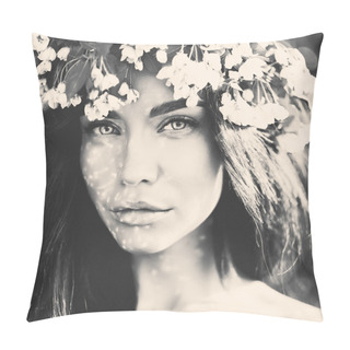 Personality  Romantic Lady In Wreath Of Apple Trees Pillow Covers