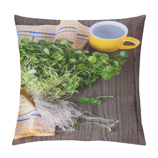 Personality  Bunch Of Watercress On A Rustic Wooden Background Pillow Covers