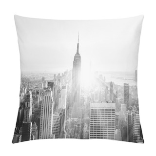 Personality  New York City. Manhattan Downtown Skyline With Illuminated Empire State Building And Skyscrapers At Sunset. Vertical Composition. Sunbeams And Lens Flare. Black And White Image. Pillow Covers