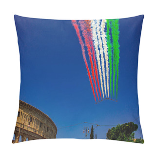 Personality  Rome, Italy, 02 / June / 2019. For The Feast Of The Republic, The Tricolor Arrows Representing The Italian Flag Fly Over The Colosseum And The Imperial Forums. Pillow Covers