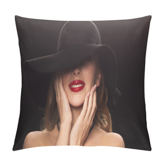 Personality  Beautiful Woman In Black Hat Over Dark Background Pillow Covers