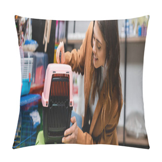 Personality  Brunette Woman Looking At Animal Cage In Pet Shop, Banner  Pillow Covers