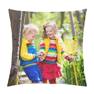 Personality  Children Playing Outdoors Catching Frog Pillow Covers