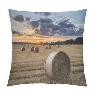 Personality  Beautiful Countryside Landscape Image Of Hay Bales In Summer Fie Pillow Covers