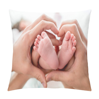 Personality  Newborn Baby Feet On Mom And Dad Hands, Shape Like A Lovely Heart. Happy Family Concept Pillow Covers