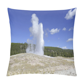 Personality  Old Faithful Geysrer Eruption, Yellowstone National Park Pillow Covers