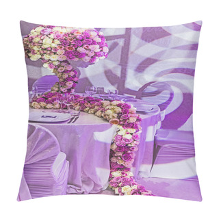 Personality  Romantic Arrangement At One Festive Table Pillow Covers