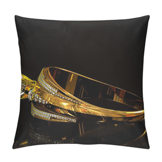 Personality  Gold Ring With Diamond Gem Jewelry. Pillow Covers