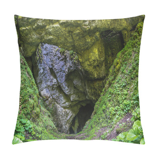 Personality  Very Large Sinkhole Entrance Pillow Covers