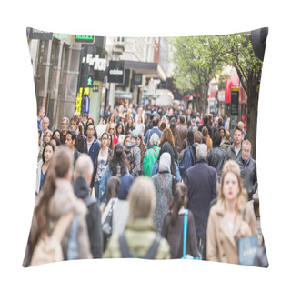 Personality  Crowded Sidewalk On Oxford Street In London Pillow Covers