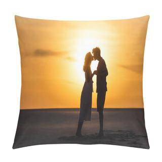 Personality  Side View Of Silhouettes Of Man And Woman Kissing On Beach Against Sun During Sunset Pillow Covers