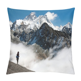 Personality  View Of Everest From Gokyo With Tourist On The Way To Everest Base Camp - Nepal Pillow Covers