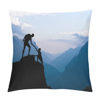 Personality  Teamwork Couple Climbing Helping Hand Pillow Covers