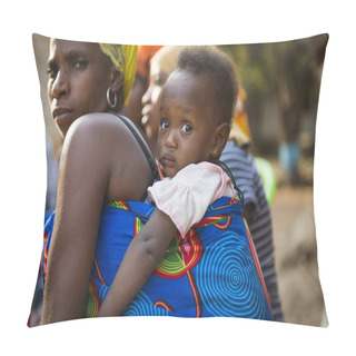 Personality  Bissau, Republic Of Guinea-Bissau - January 29, 2018: Portrait Of A Baby Daughter Being Carried On Her Mother Shoulders, At The Bissaque Neighborhood In The City Of Bissau, Guinea Bissau. Pillow Covers