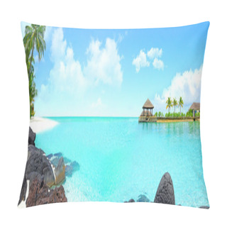 Personality  Beautiful Island With Clear Water Pillow Covers