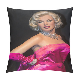 Personality  Las Vegas ,  Madame Tussauds Pillow Covers