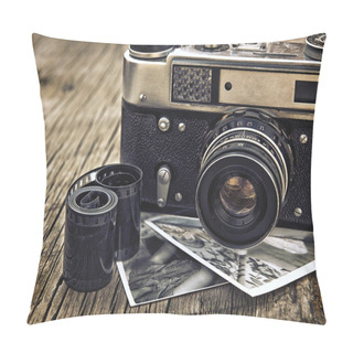 Personality  Old Vintage Camera Closeup On Wooden Background Pillow Covers