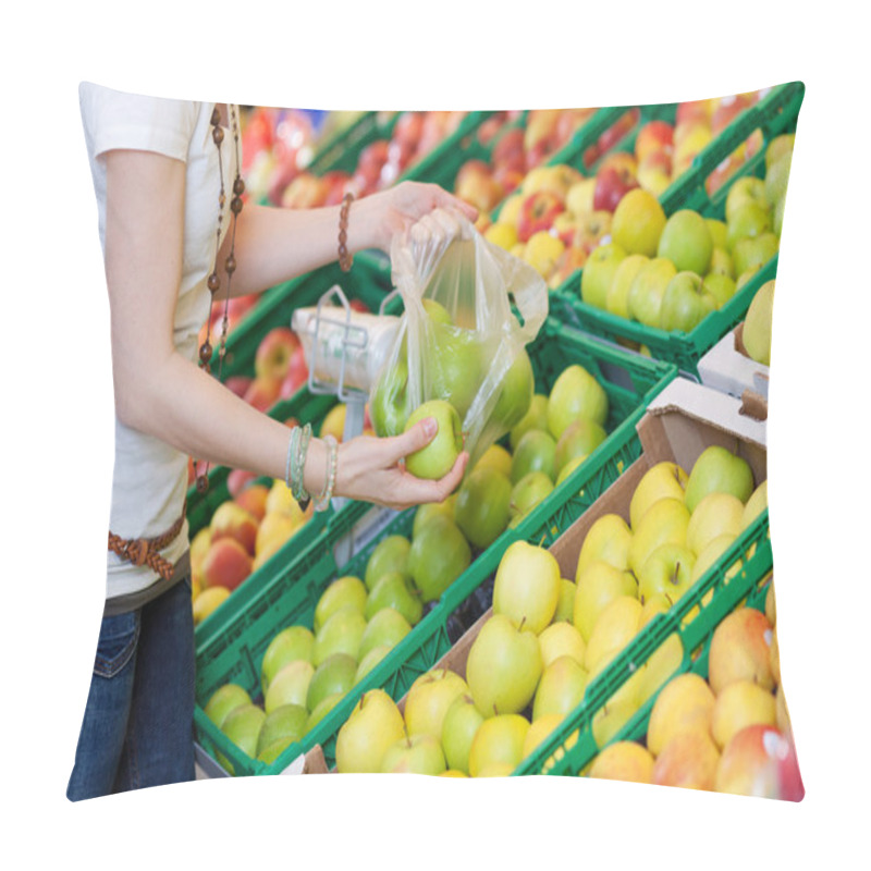 Personality  Female Customer Picking Green Apples To Buy Pillow Covers