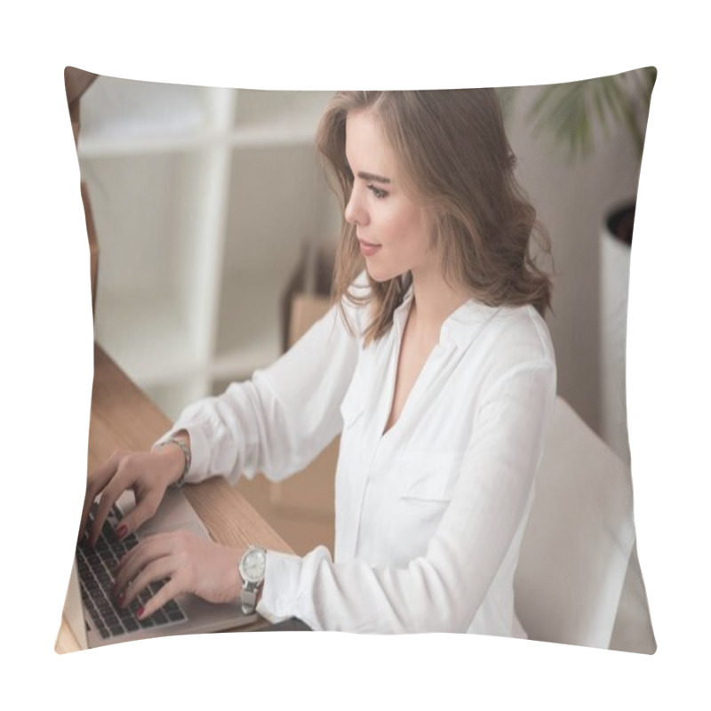 Personality  Side View Of Businesswoman Working On Laptop At Table Pillow Covers