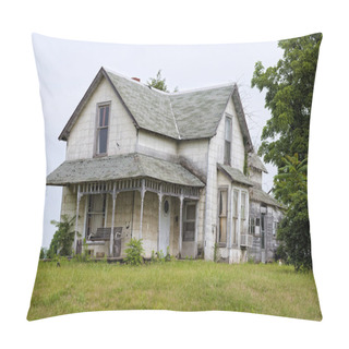 Personality  Old House With Porch Pillow Covers