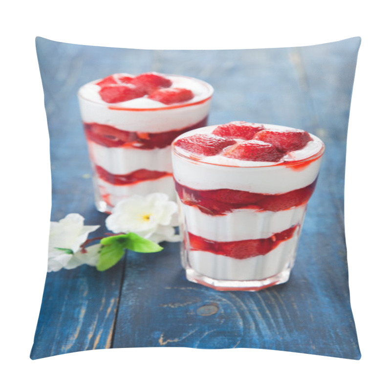 Personality  Dessert with strawberry sauce in glass pillow covers