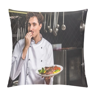 Personality  Chef Holding Plate With Fried Vegetables And Meat And Showing Delicious Sign Pillow Covers